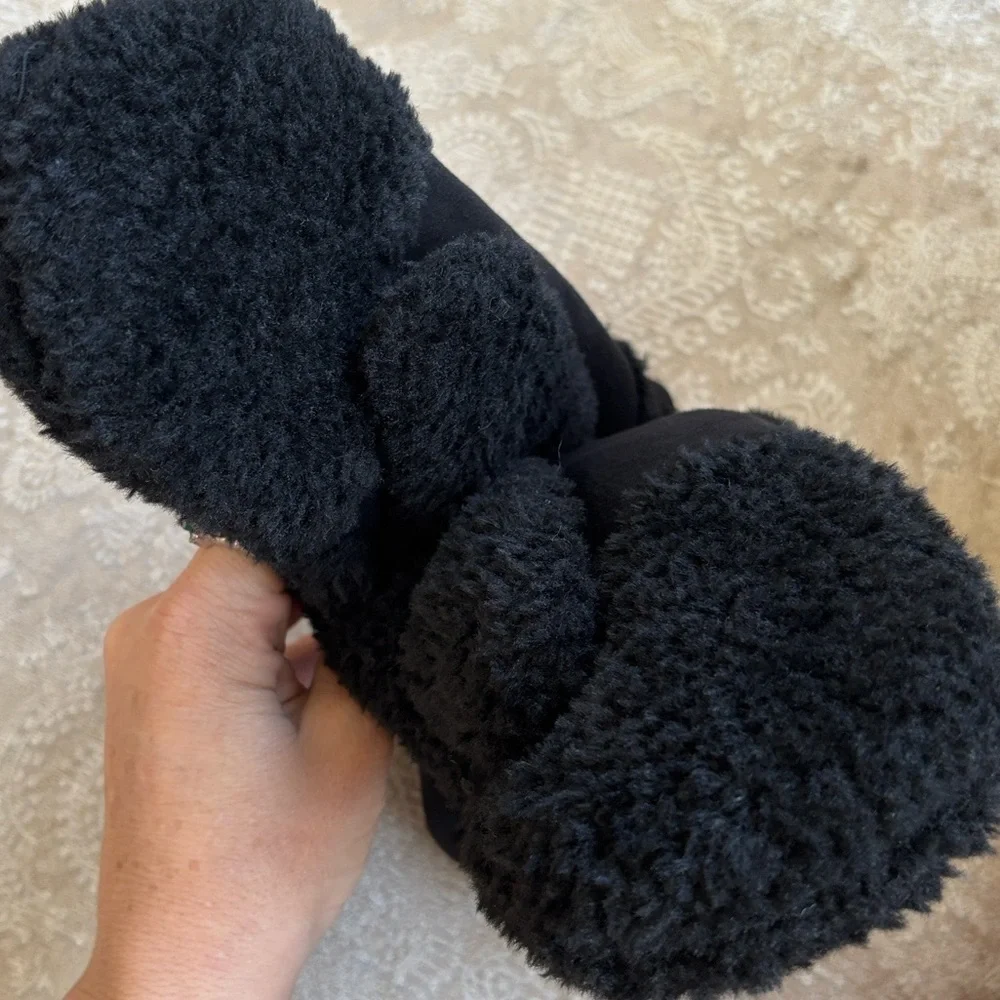 NWOT Calvin Klein Faux Fur Gloves Black Mittens Stretch Cord Fleece Lined Cozy